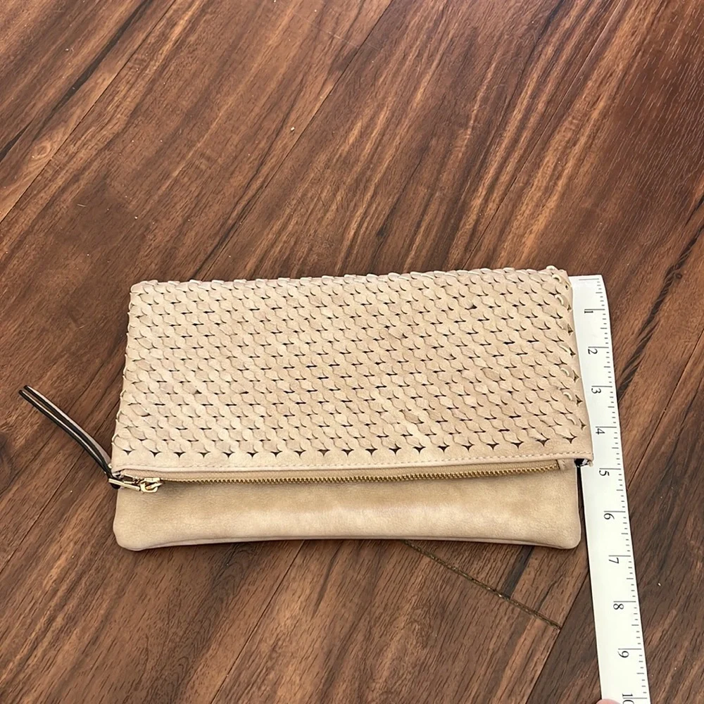 NWOT URBAN Expressions Beige Clutch - Picture 12 of 15